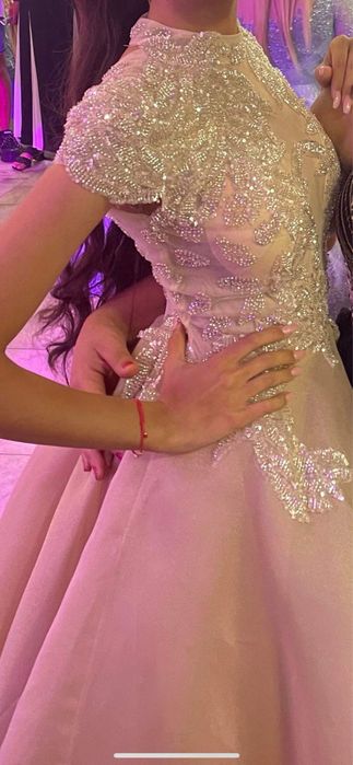 Официална рокля.