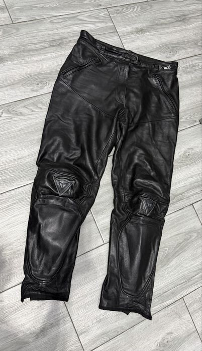 Pantaloni moto piele dainese măsura 50