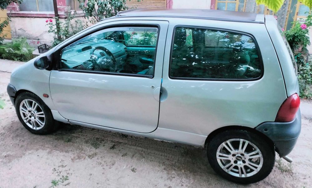 Renault Twingo 1.2 benzină trapă panoramică mașină economică consum redus ideală pentru oraș schimb auto + ofer diferență, preț negociabil, 0740616525