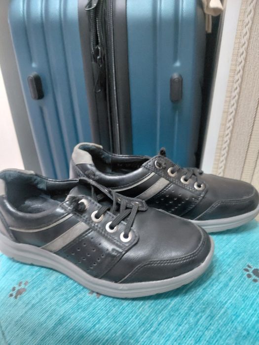 Продам ботинки для мальчика , кожа 32 р