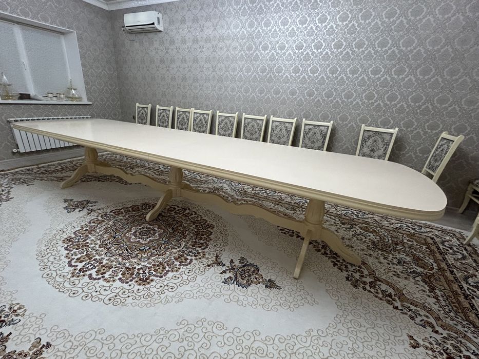 Гостинный стол, стулья