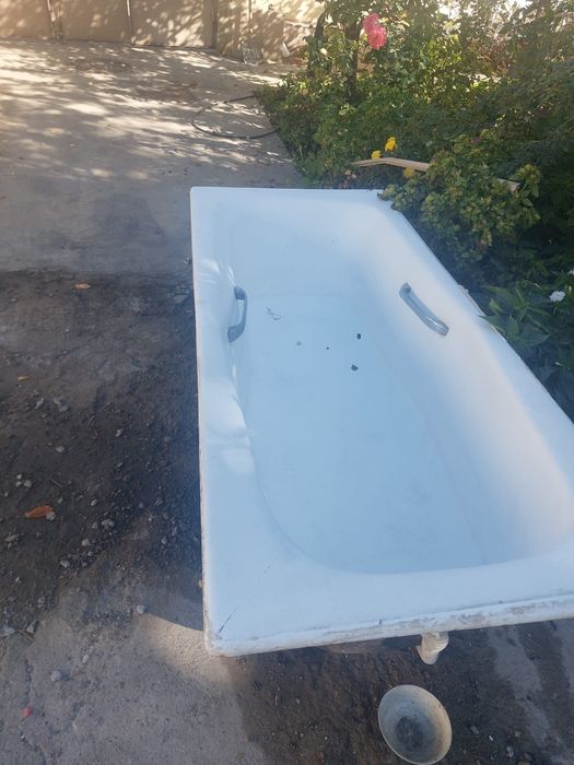 Продаётся чугунная ванна