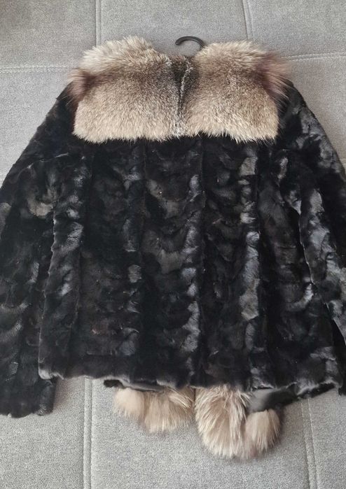 Haină din persian cu guler și față din vulpe roșie