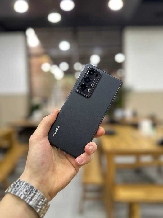 Продам свой  Honor Magic V2