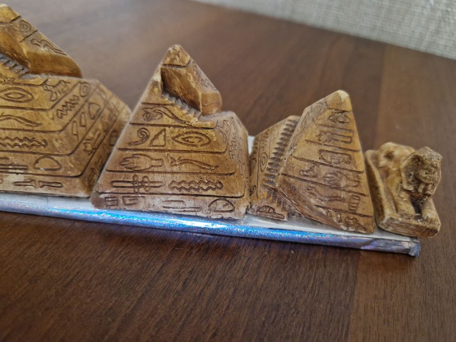 Египетские пирамидки и сфинкс