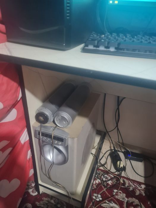 Kompyuter sotiladi srochno