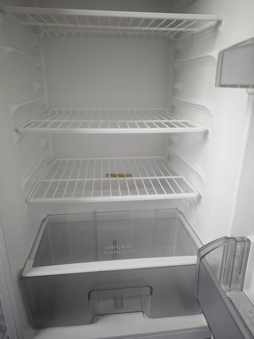 Frigider utilizat foarte puțin.