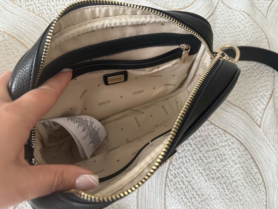 Дасмка чанта Guess