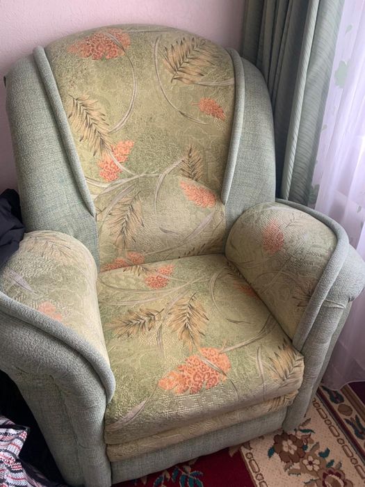 Продам диван с креслом