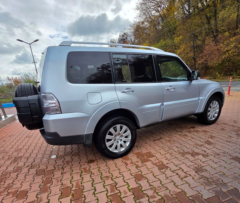 Mitsubishi  Pajero  lV LWB  Instyle 7 locuri 3.2 D ID
