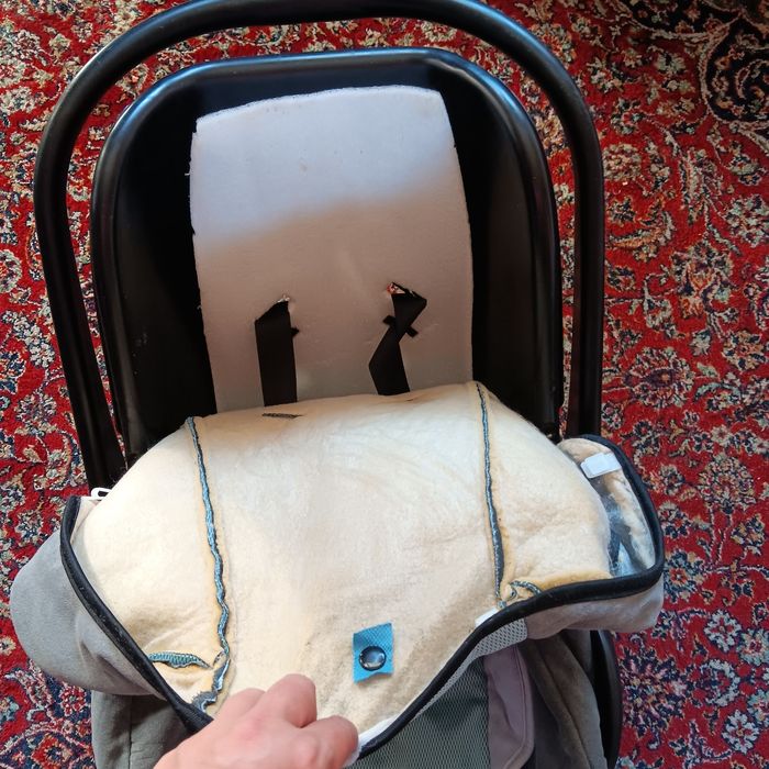 Столче за кола за новородено