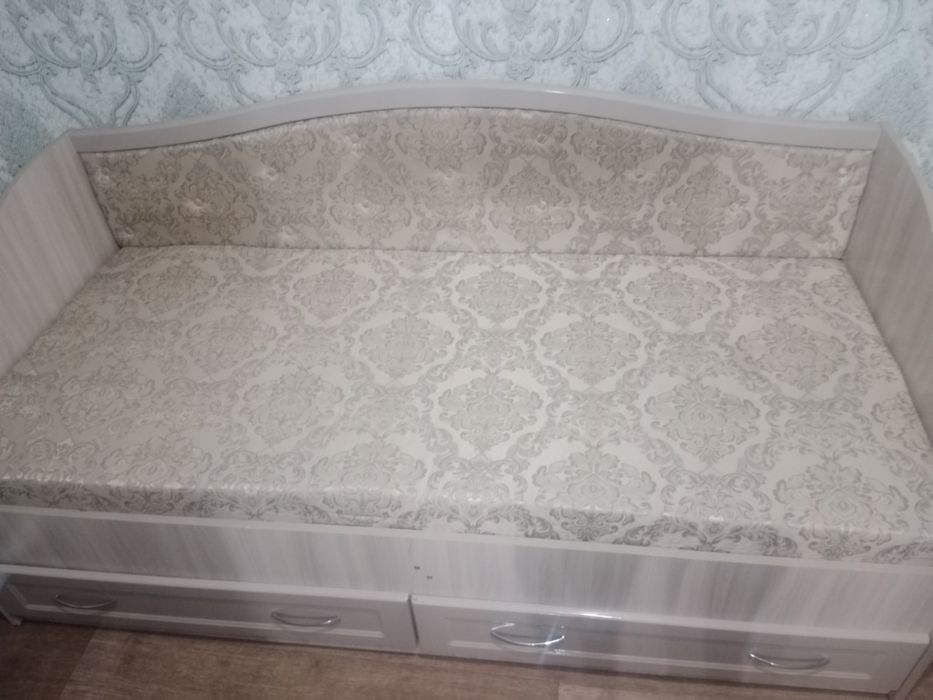 Продам диван для детской