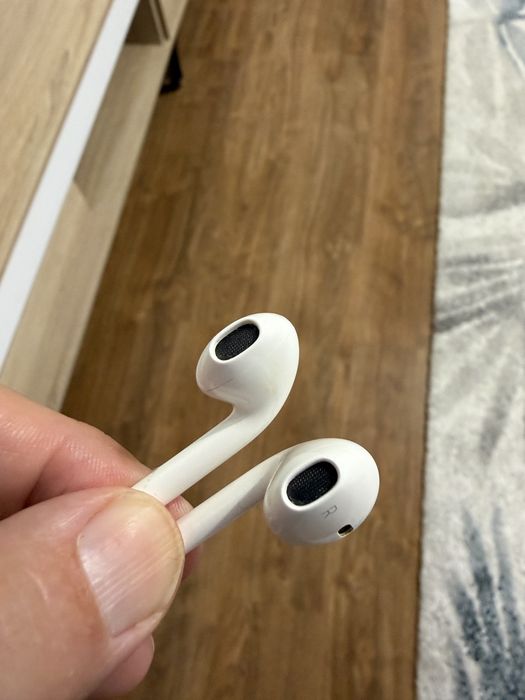 Se vinde cablu de date Lightning to USB -C si casti Apple