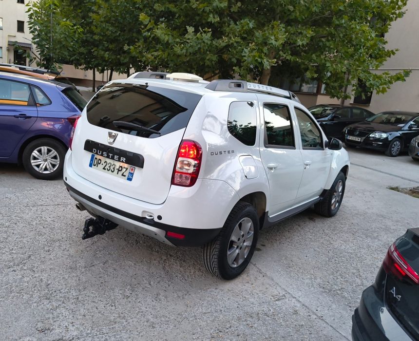 Vând dacia duster