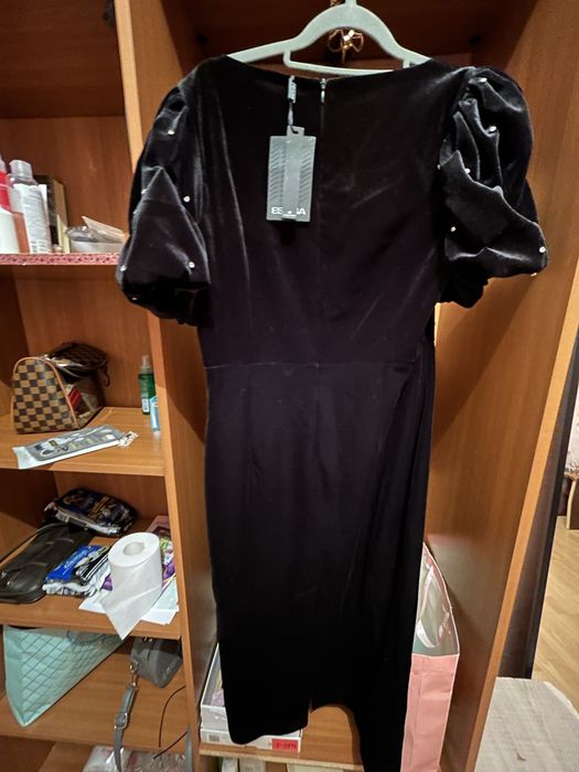 Продам новая платья