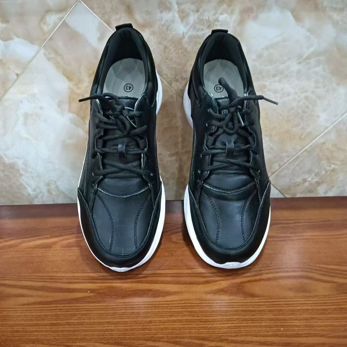 Кроссовки кожаные