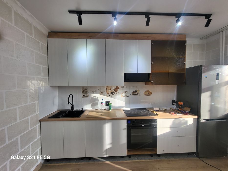 Продам кухонный гарнитур 2 мет