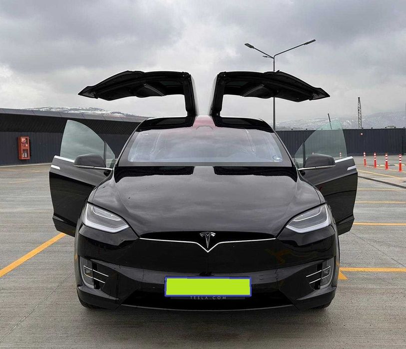 Tesla Model X, 90D European (under the Tesla warranty)