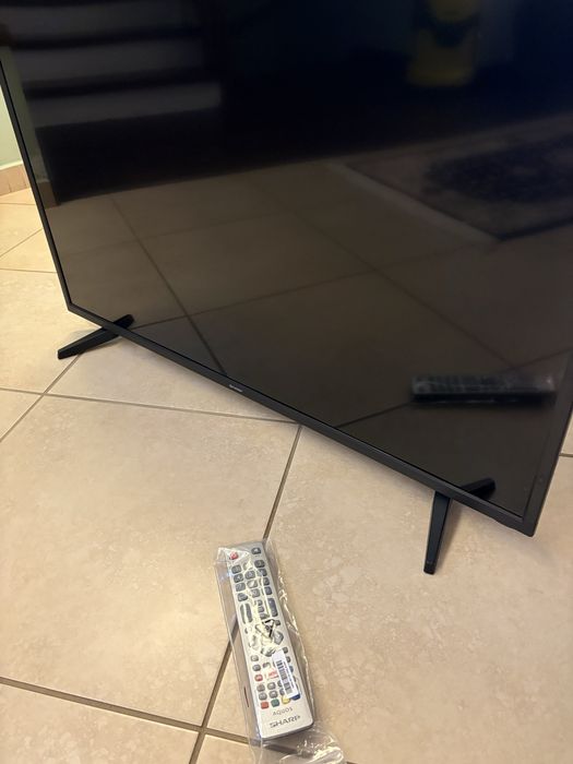 TV smart 4k Sharp, diagonala 102cm