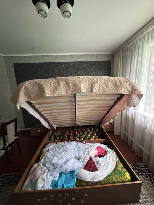 Продается спальный гарнитур