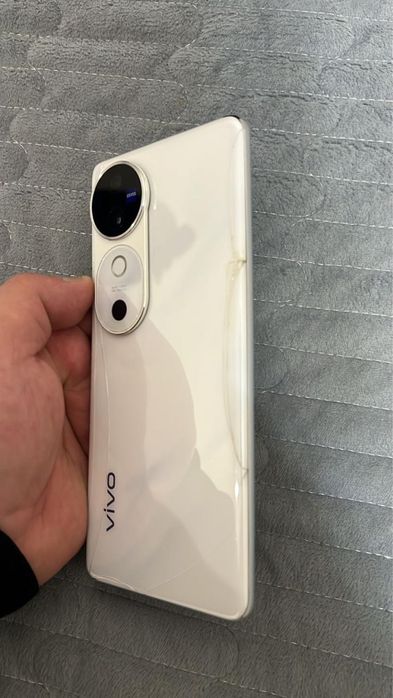 Продам VIVO V40 100к