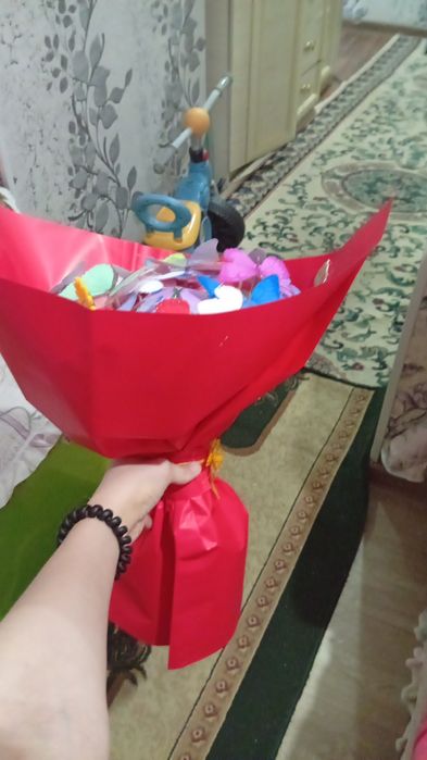 Продаются искусственные цветы  ( букет)