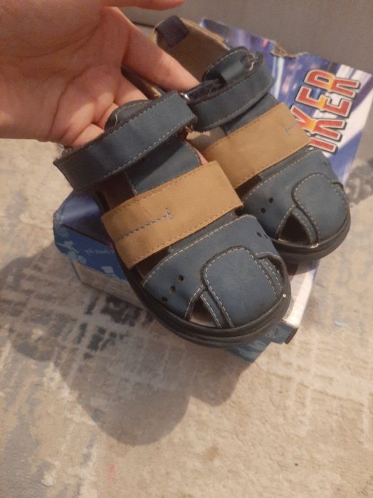 Детские сандалии