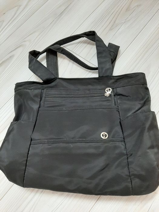 Сумка шопер , удобная для поездки.