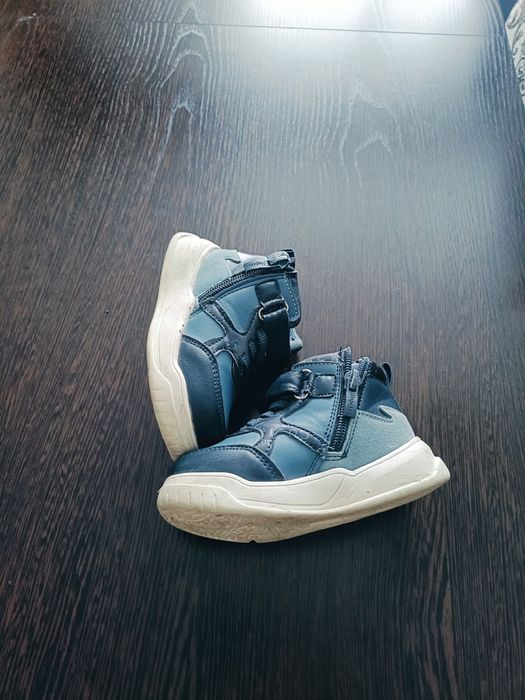 Продам ботинки на мальчика (демисезон)