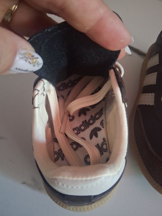 Adidași noi bebe mărimea 21