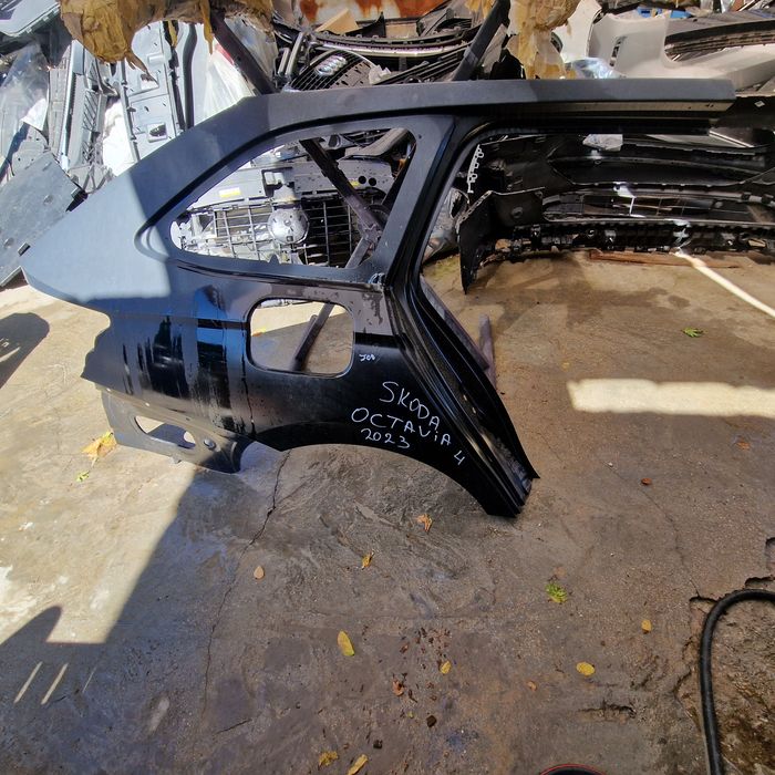 Skoda Octavia 4  2023 заден десен калник панел