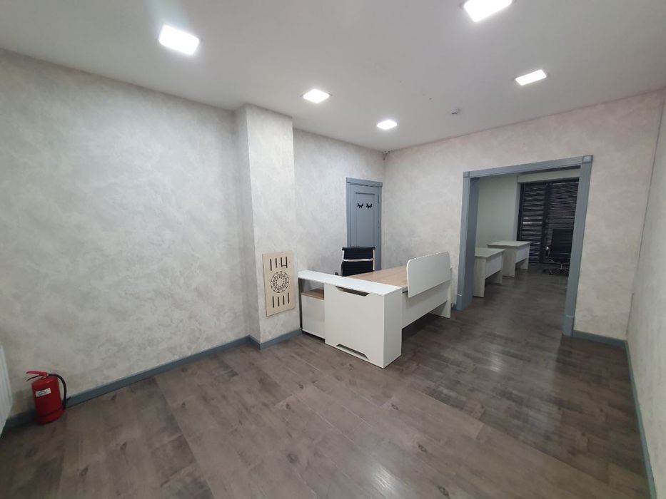 Аренда офиса с мебелью техникой 93 кв.м