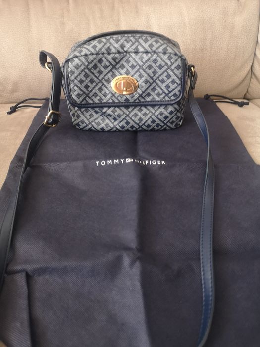 Tommy Hilfiger чанта