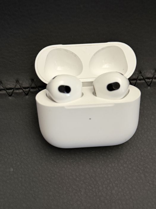 Apple Airpods безжични слушачки
