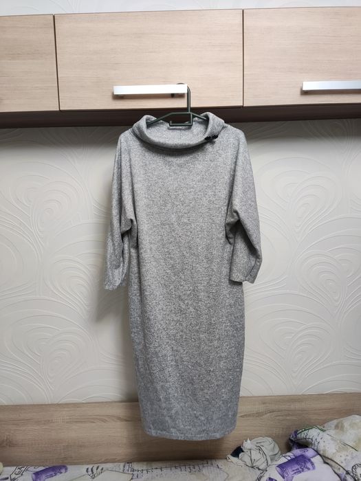 Женская одежда, 2 рубашки, 3 платья