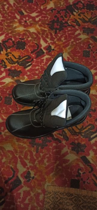 Продам ботинки летние.