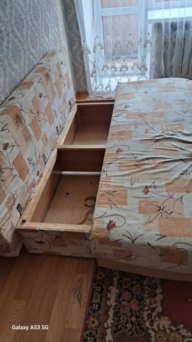 Диван-софа в хорошем состоянии