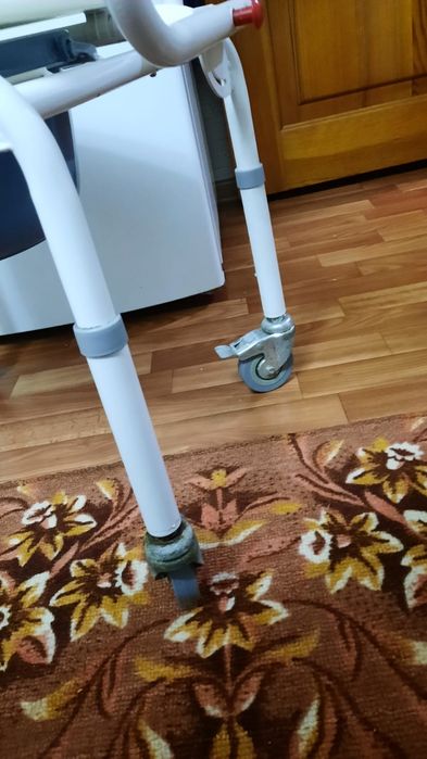 Продам кресло туалет на колесах