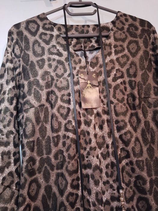 Платье тигровый принтом продам.