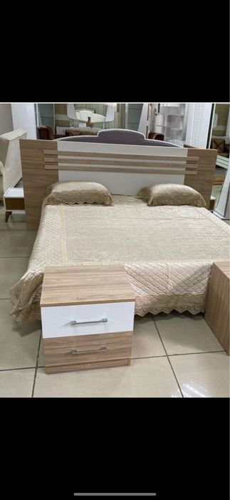 Спальняя мебель . Кровать с матрасом