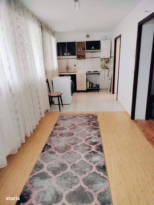 De vanzare apartament cu 2 camere și balcon, 82 mp, zona Roman Voda