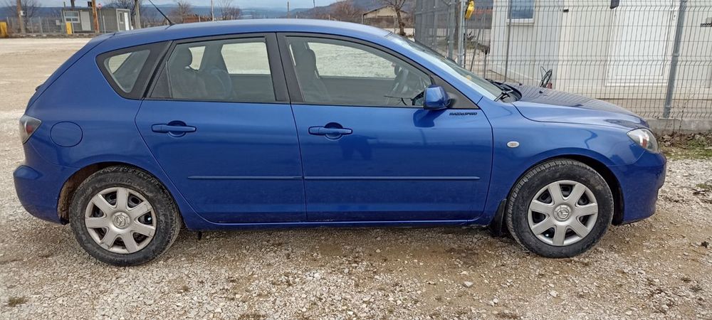 Продавам автомобил Мазда 3 1.4