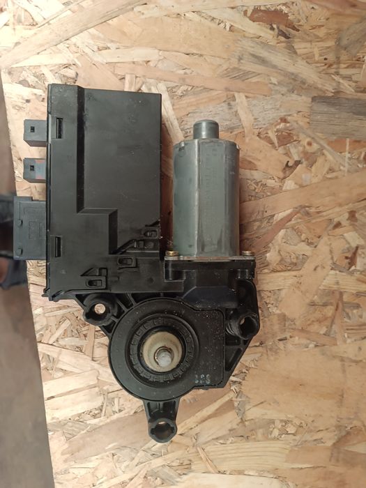 Дясна Ел. машинки за Пежо 307