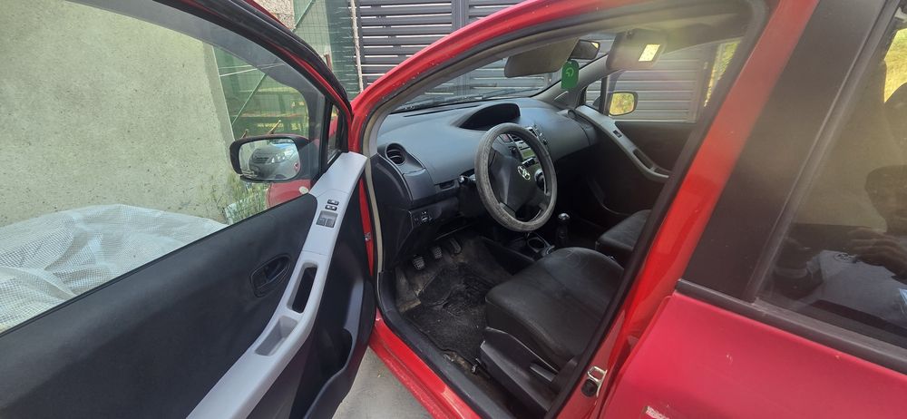 Toyota Yaris 1.0 бензин, 2011 г