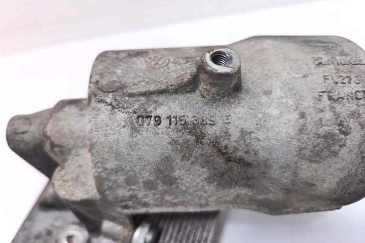 Carcasa filtru ulei cu termoflot 070115389E Volkswagen VW Touareg gen