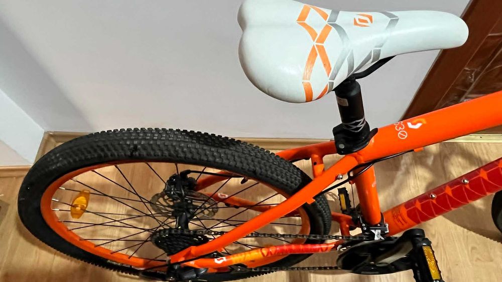 Pachet Scott Aspect 630 + Suport auto Saris Bones 3 – stare excelentă