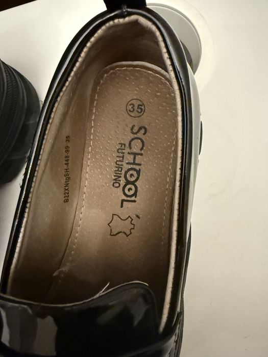 Продам  лоферы лакированные.