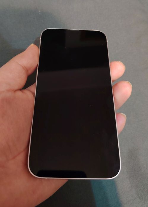 Продам iPhone 13 на 128 ГБ