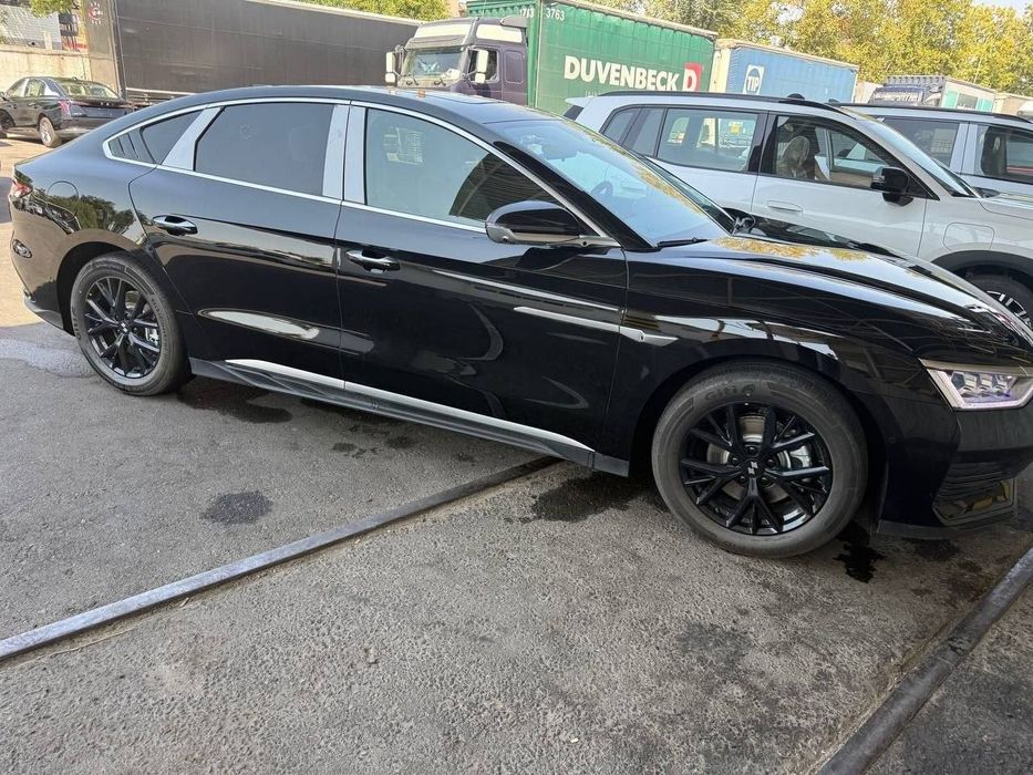 BYD E9 605 km flagship