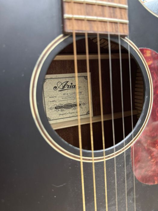 Акустическая гитара